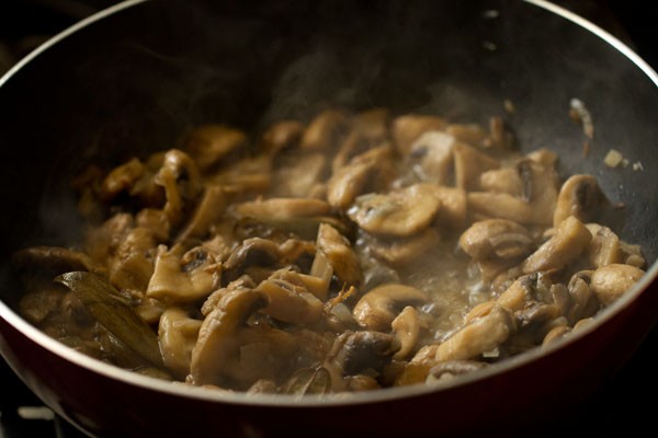 mushrooms for mushroom butter masala recipe