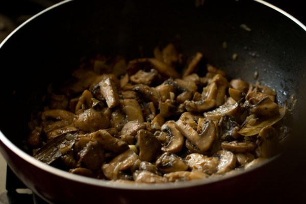 making for mushroom butter masala recipe