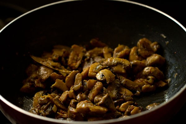 making mushroom butter masala recipe
