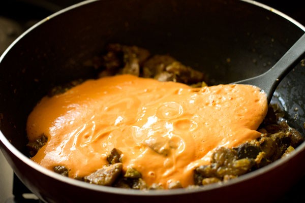 ground tomato and cashew paste for mushroom butter masala recipe
