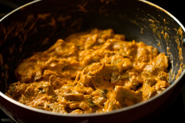 making mushroom butter masala recipe