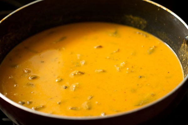 making mushroom butter masala recipe