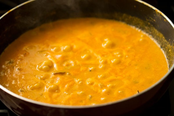 making mushroom butter masala recipe