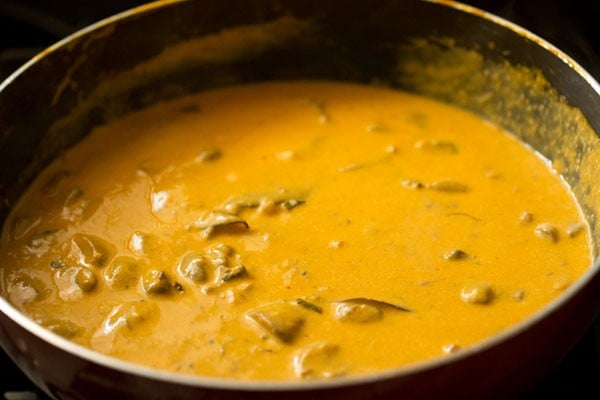 making mushroom butter masala recipe