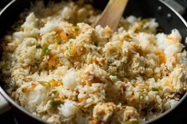 stir and mix paneer fried rice
