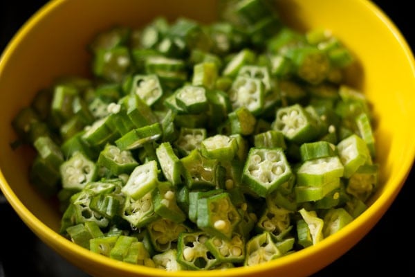 sliced bhindi in a bowl for making vendakkai poriyal. 