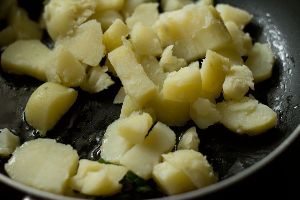 potatoes for aloo makhana recipe