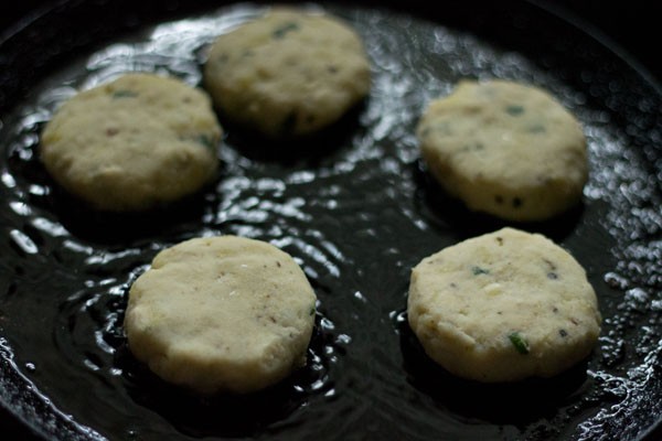 frying - kachche kele ke kofte recipe