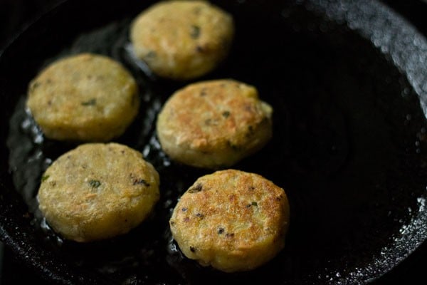 frying - kachche kele ke kofte recipe