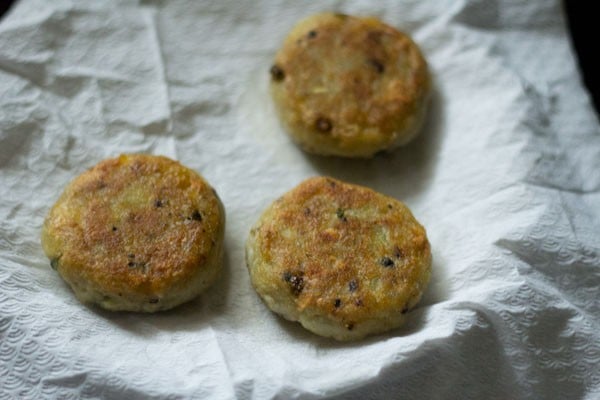 fried kachche kele ke kofte recipe