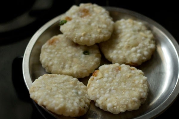 make sabudana tikki from the mixture