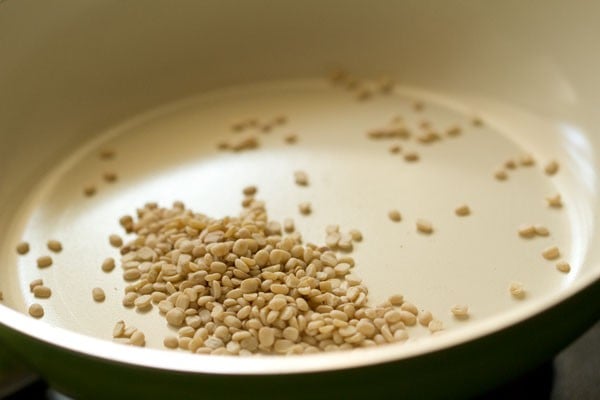 urad dal in a dry pan