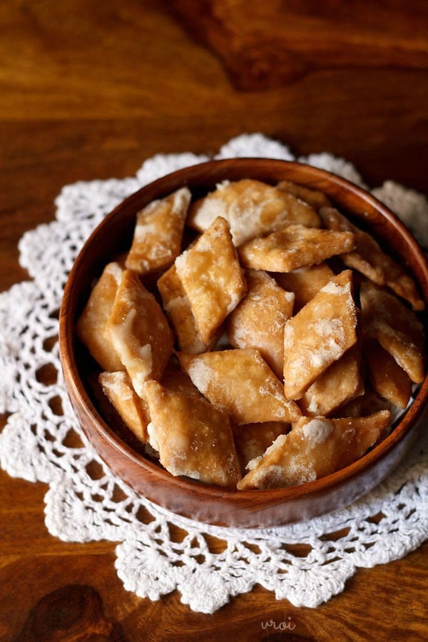 shakkarpara served in a wooden bowl. 