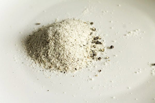 coarsely ground rice and black pepper for making rice rava upma.