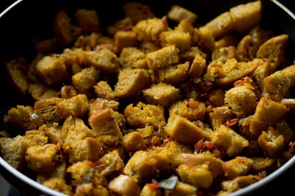 mixed bread upma mixture in the pan