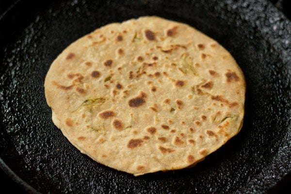 cooked cabbage paratha on tawa