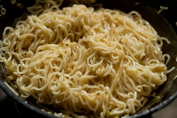 making chilli garlic noodles recipe