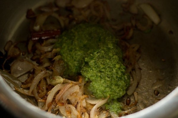 adding green chutney paste