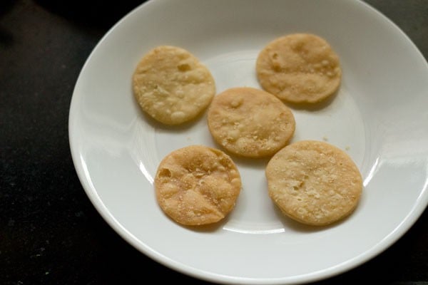 papdi for dahi bhalla recipe