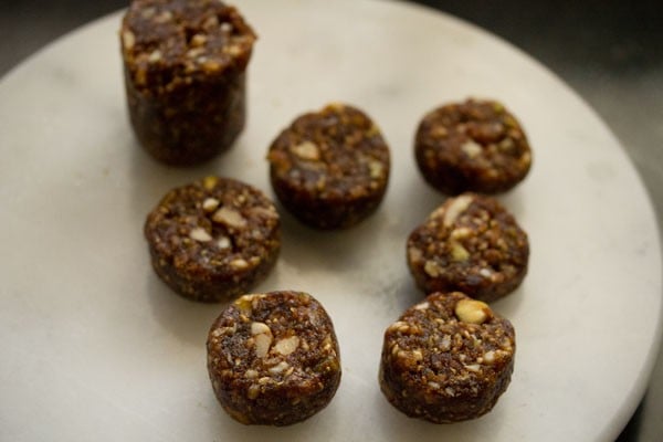 dry fruits barfi logs have been sliced into rounds.