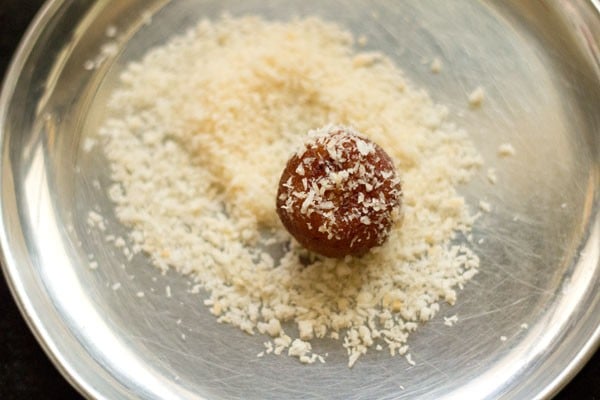 coconut for sukha gulab jamun recipe