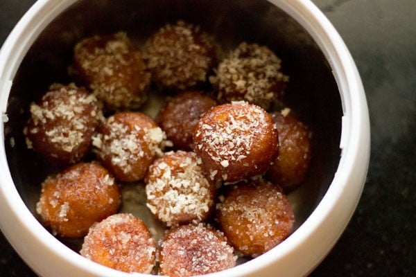 sukha gulab jamun recipe, dry gulab jamun recipe