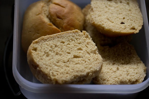 sliced pav for masala pav.