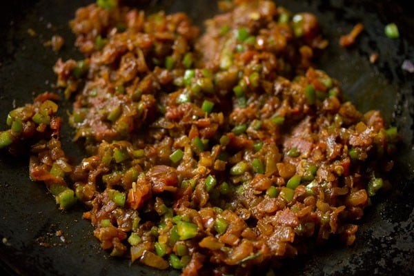 sautéing the onion-tomato-capsicum mixture. 