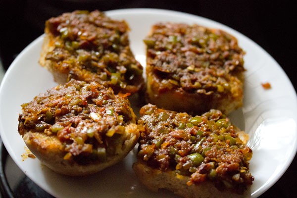 prepared masala pav on a plate. 