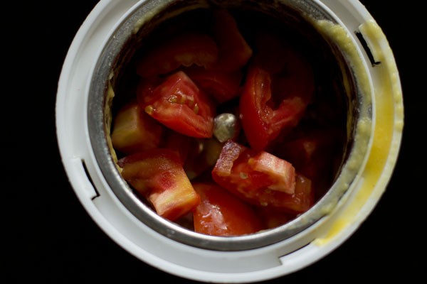 chopped tomatoes in blender jar