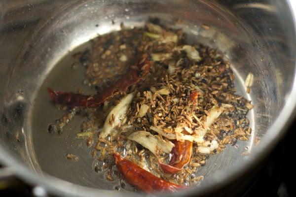 cooking garlic-pepper-cumin paste in pan