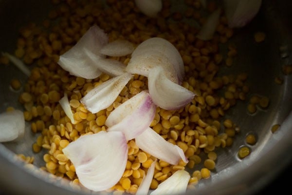 onions for vendakkai sambar recipe