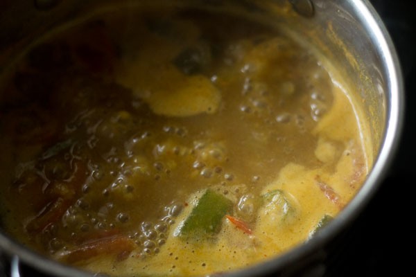 making vendakkai sambar recipe
