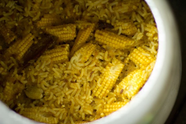 Cocción a presión de arroz con maíz baby
