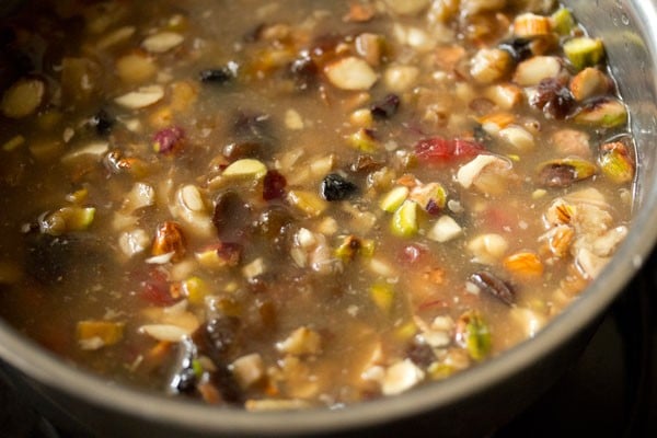 apple juice mixed with dry fruits and nuts