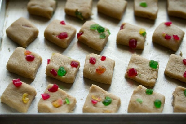 tutti frutti cookies placed on the greased baking tray. 