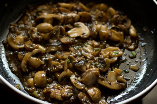 making garlic mushroom recipe