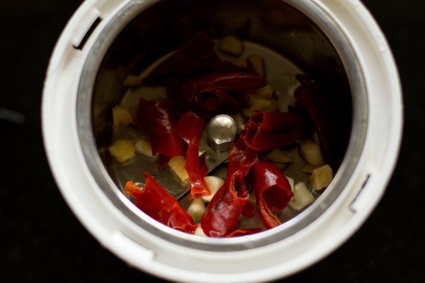 soaked red chillies in blender