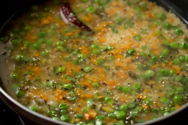 quinoa upma mixture mixed in pan