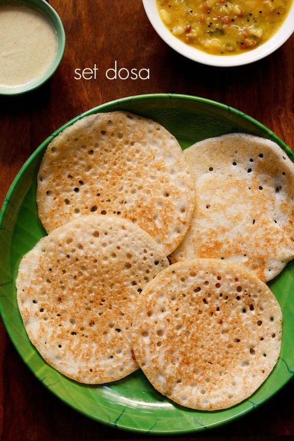 4 set dosa in a green plate.