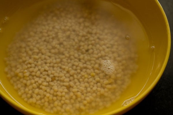 soaking whole urad dal in water