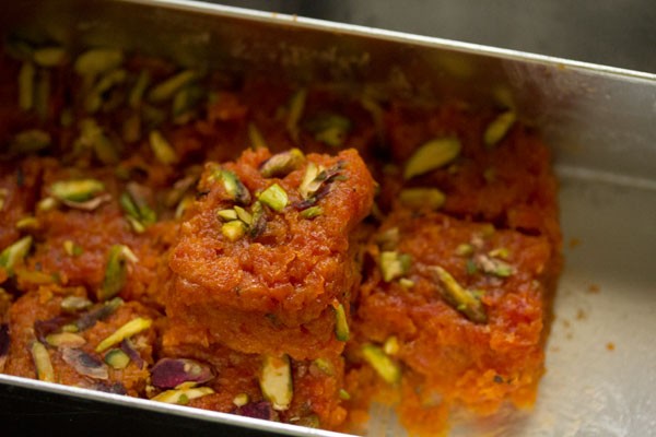 gajar ki barfi mixture cut into squares. 