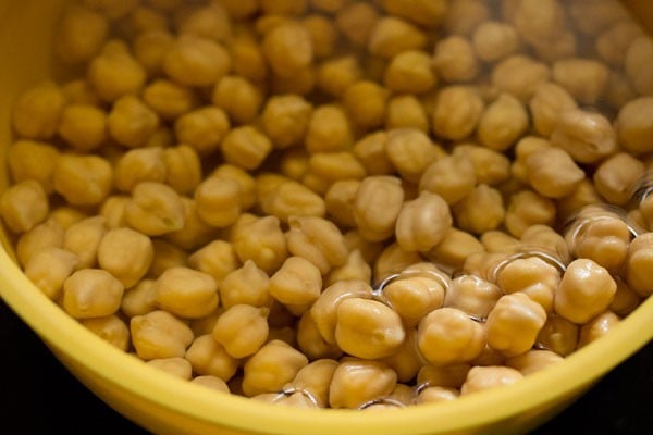 soaked chickpeas in water