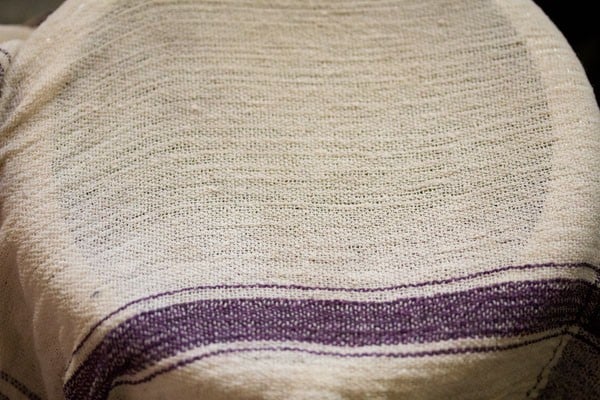 placing moist kitchen towel 