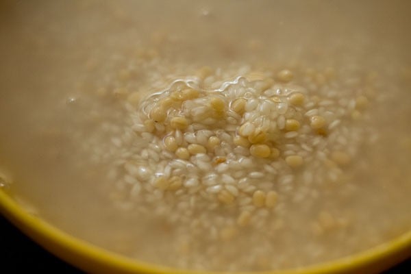 rinsing urad dal and rice