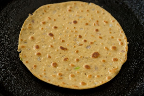 frying missi roti on tawa