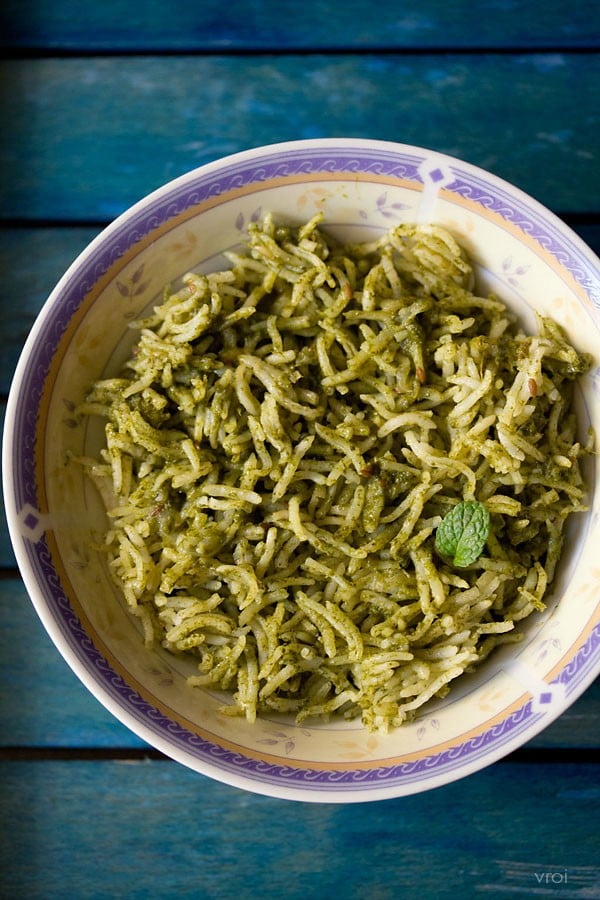 Palak rice garnished with a mint leaf in a bowl 