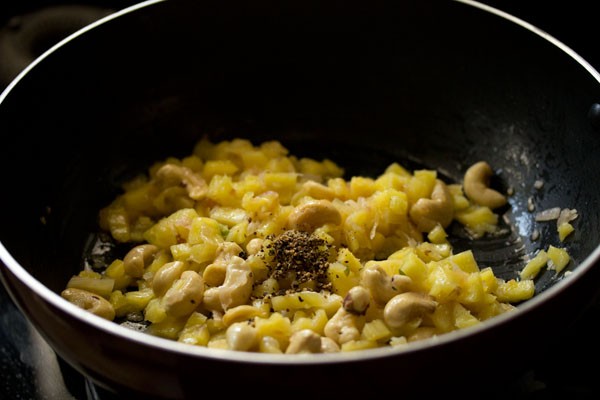 finely crushed black pepper added in the wok. 