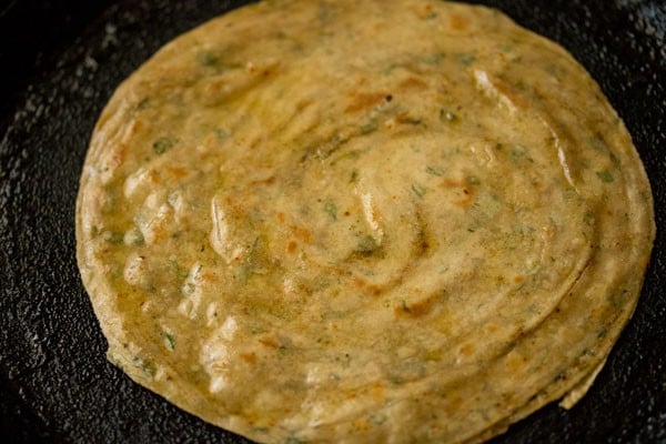 oil applied on pudina paratha