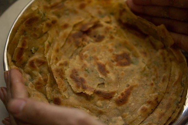 crush the pudina paratha between palms